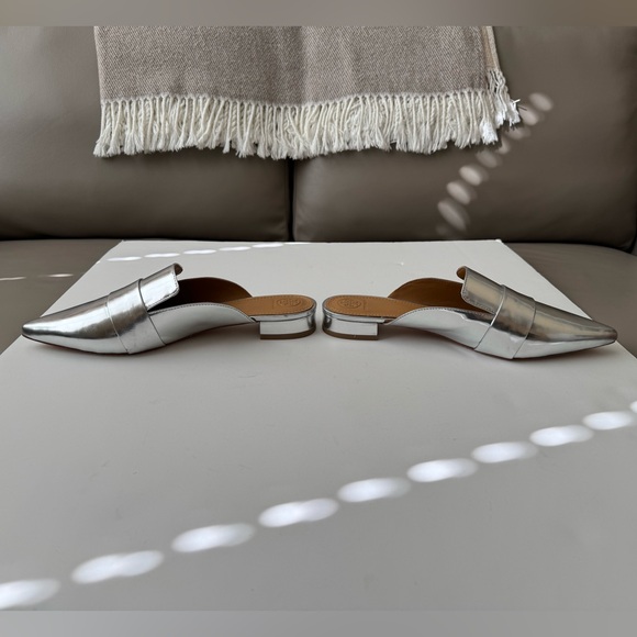 NWOB Tory Burch Metallic Silver Mules - Picture 3 of 8